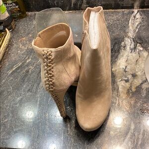 Vince Camuto Suede Tan Women's Ankle Boots Size: 8.5 NWT Never Worn Original Box